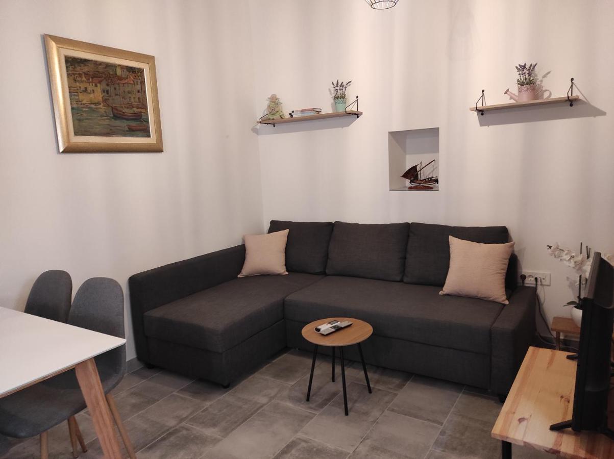 Apartments Bepi Komiza Exterior photo